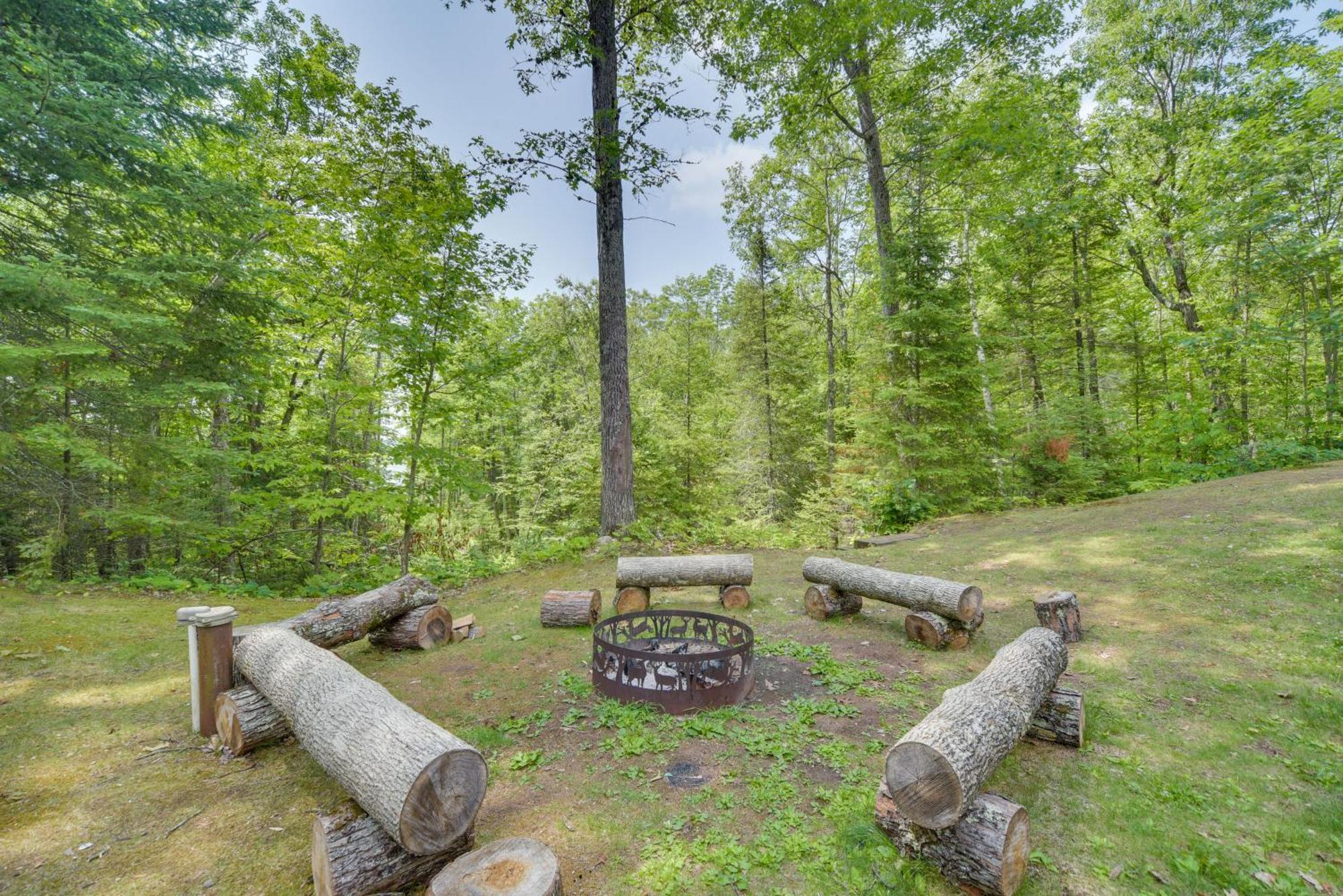 Scenic Hayward Lake View Retreat With Fire Pit Esterno foto